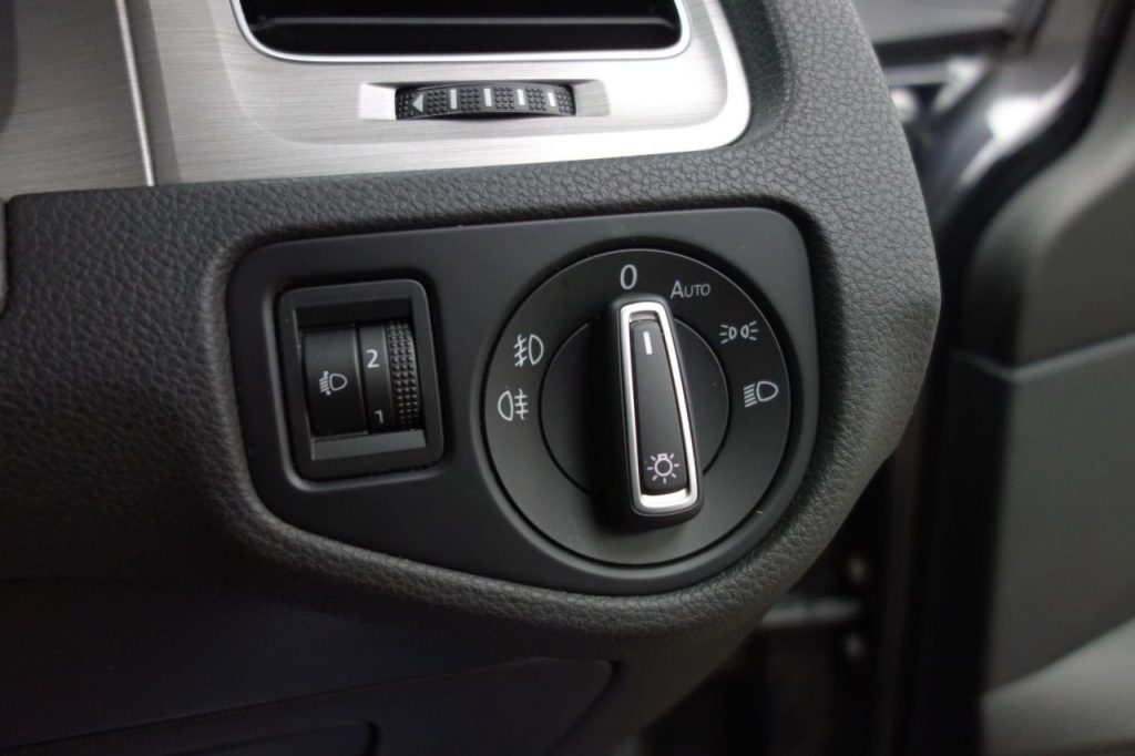 Used_2016_BLACK_VOLKSWAGEN_GOLF_1