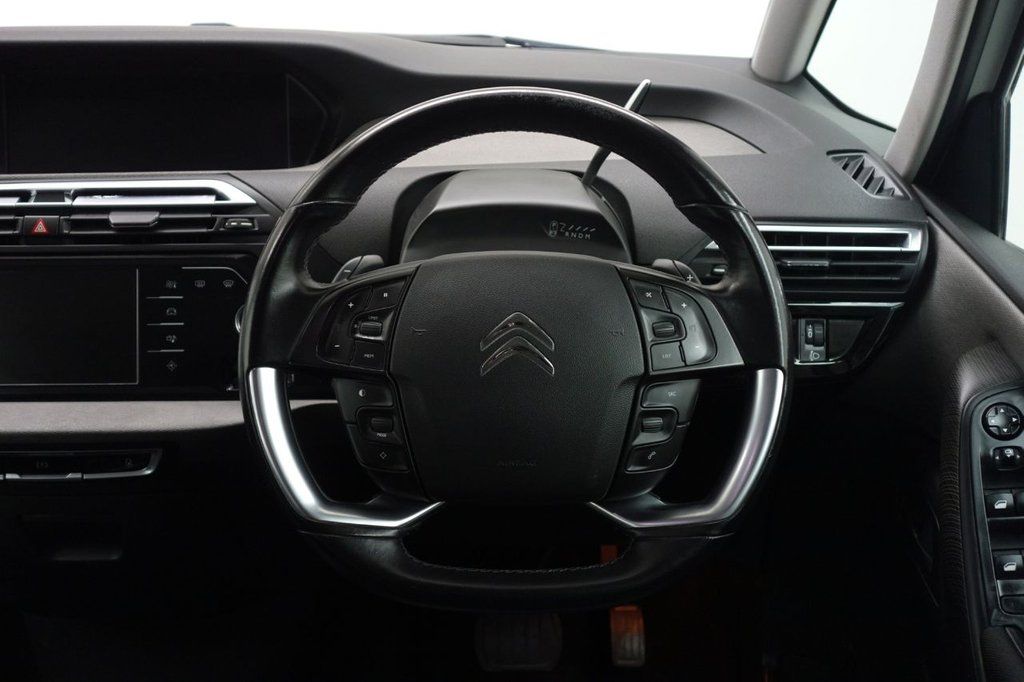 Used_2016_WHITE_CITROEN_C4-GRAND-PICASSO_1
