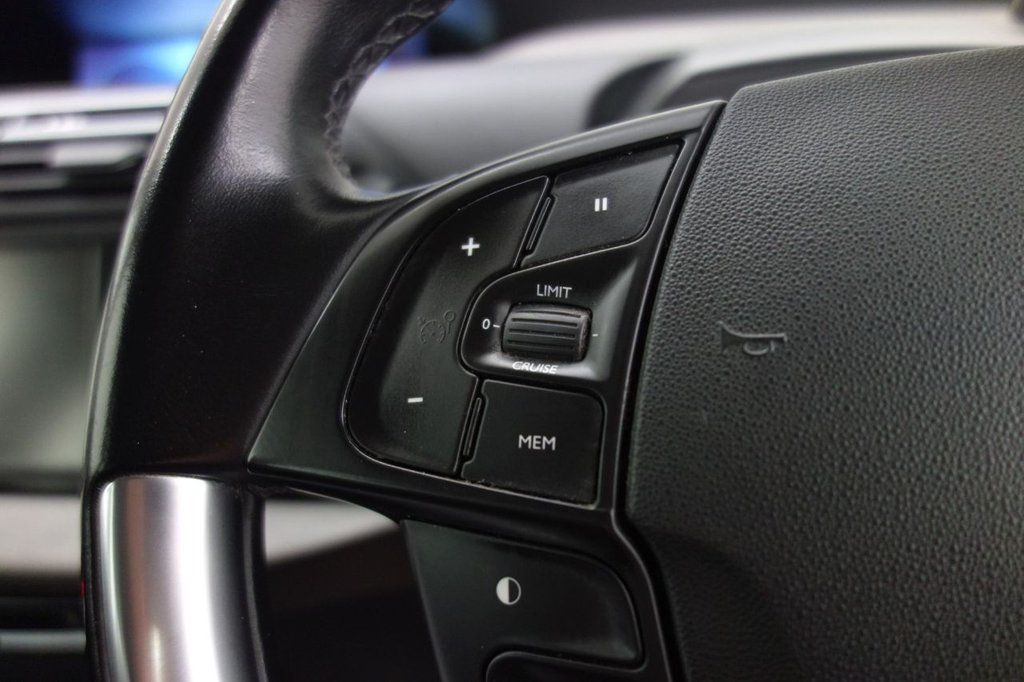 Used_2016_WHITE_CITROEN_C4-GRAND-PICASSO_1