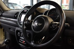 Used_2016_WHITE_MINI_CLUBMAN_2