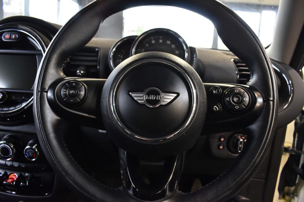 Used_2016_WHITE_MINI_CLUBMAN_2