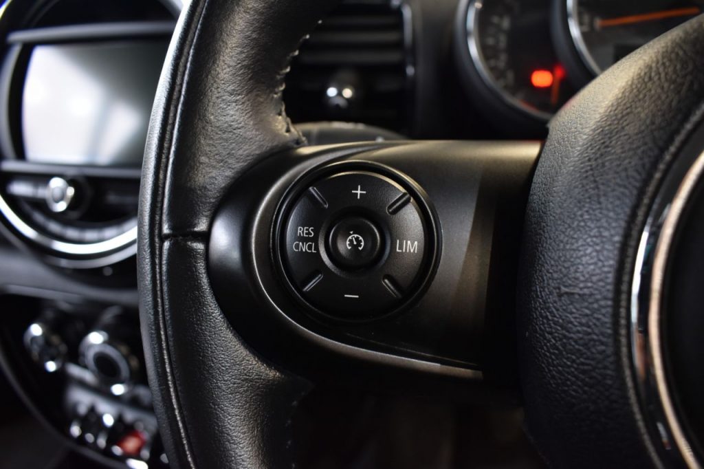 Used_2016_WHITE_MINI_CLUBMAN_2