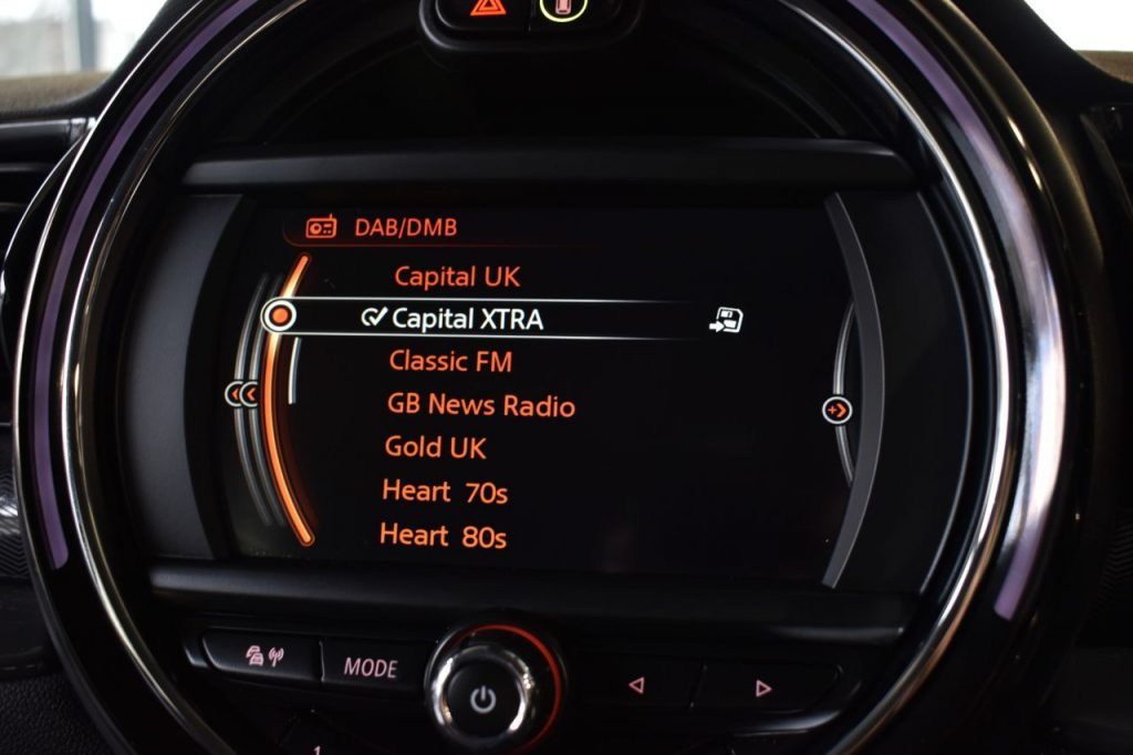 Used_2016_WHITE_MINI_CLUBMAN_2