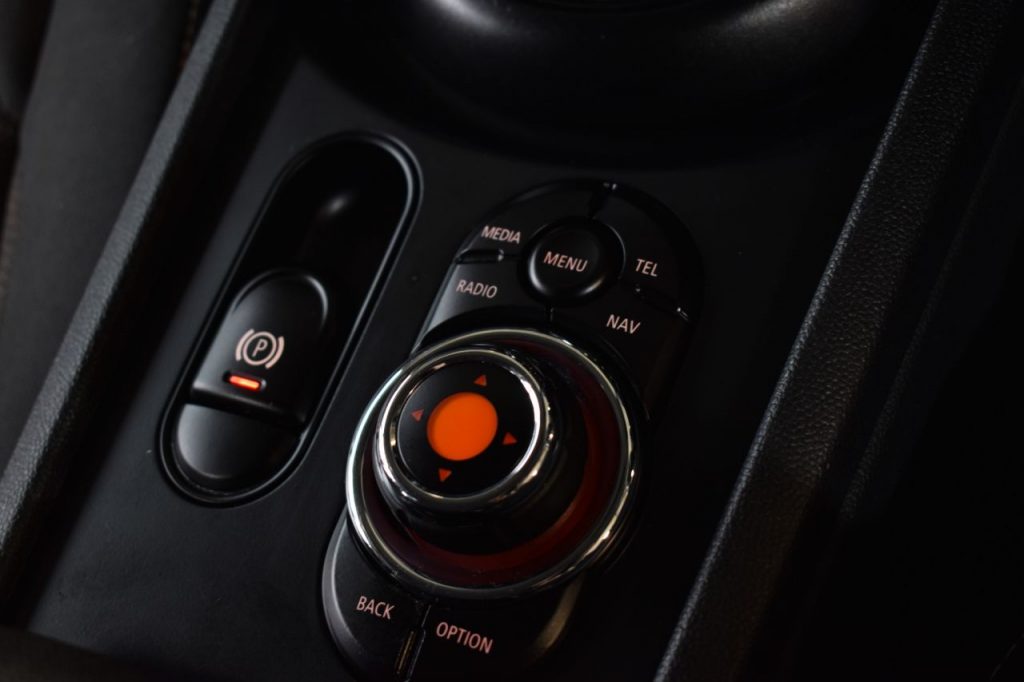 Used_2016_WHITE_MINI_CLUBMAN_2