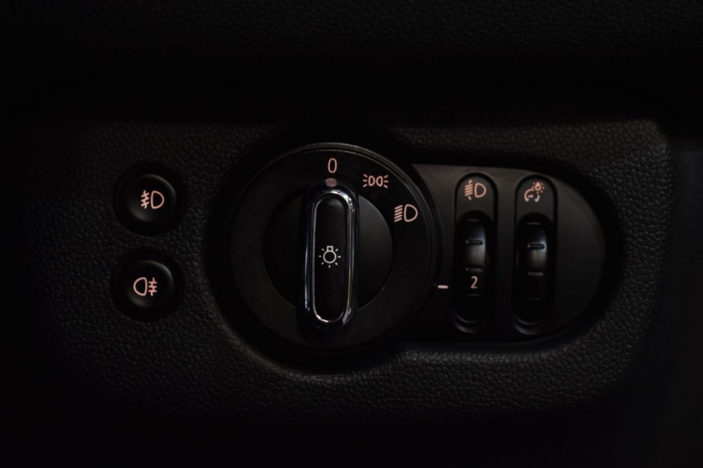 Used_2016_WHITE_MINI_CLUBMAN_2