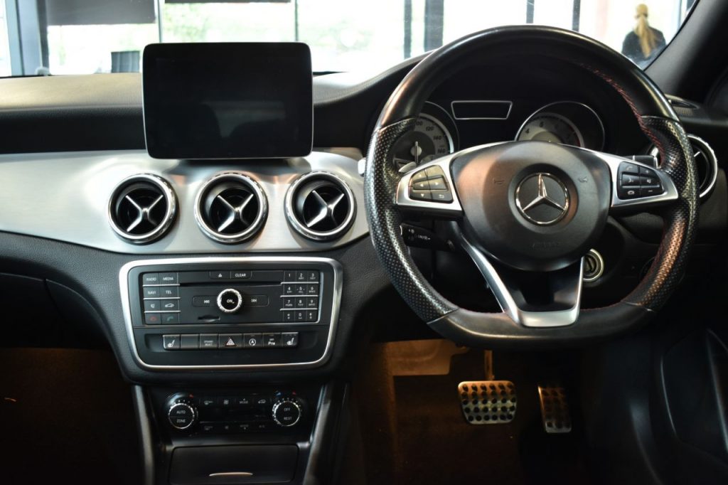 Used_2017_BLACK_MERCEDES-BENZ_GLA-CLASS_1