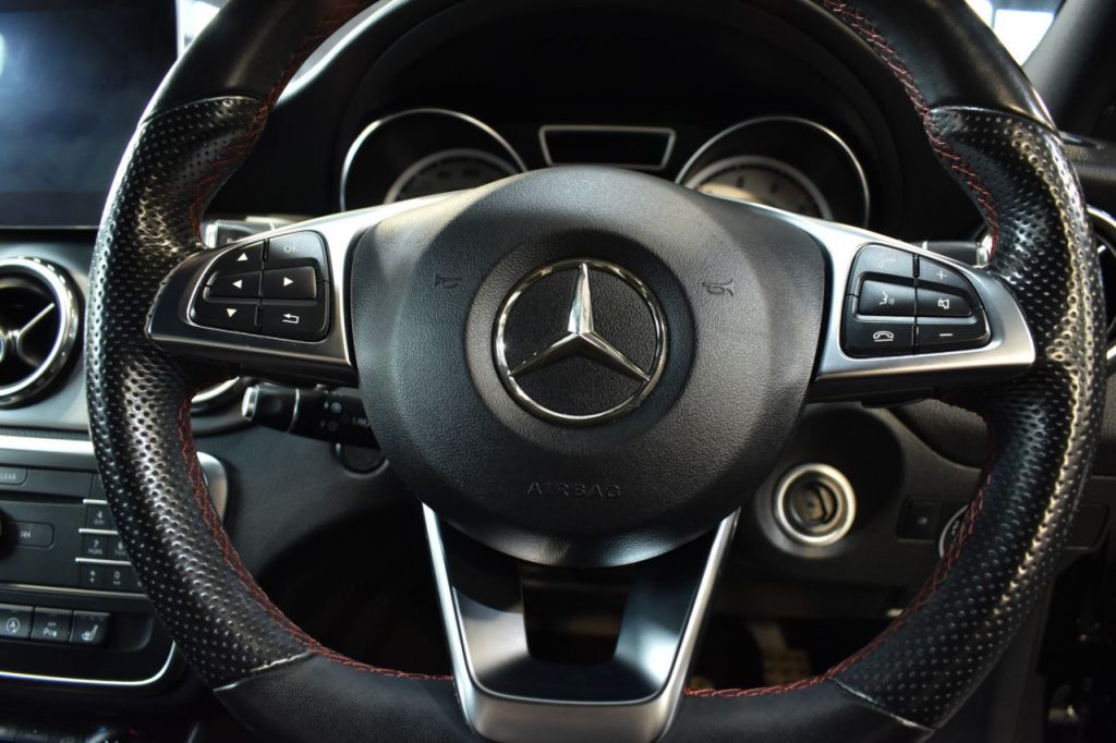 Used_2017_BLACK_MERCEDES-BENZ_GLA-CLASS_1