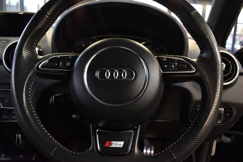 Used_2018_BLACK_AUDI_A1_1