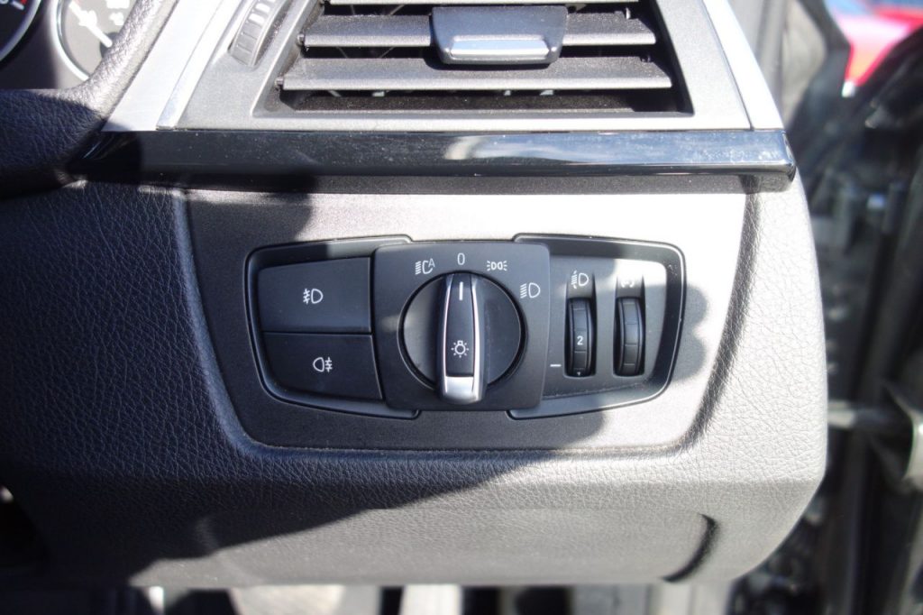 Used_2018_GREY_BMW_3-SERIES_2
