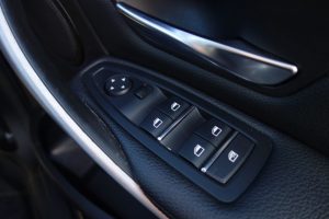 Used_2018_GREY_BMW_3-SERIES_2