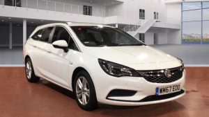 Used 2018 WHITE VAUXHALL ASTRA Estate 1.6 DESIGN CDTI ECOTEC S/S 5d 108 BHP (reg. 2018-02-08) for sale in Stockport