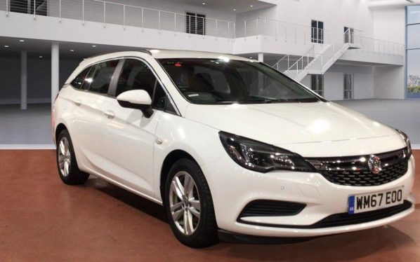 Used 2018 WHITE VAUXHALL ASTRA Estate 1.6 DESIGN CDTI ECOTEC S/S 5d 108 BHP (reg. 2018-02-08) for sale in Stockport