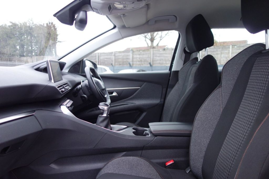 Used_2019_GREY_PEUGEOT_3008_1