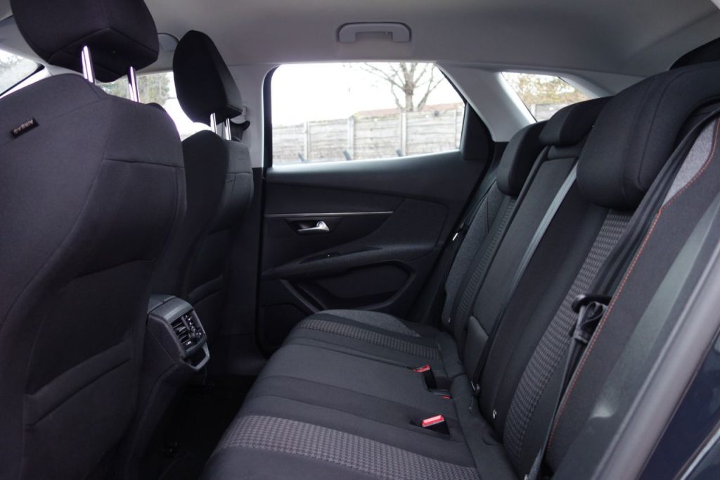 Used_2019_GREY_PEUGEOT_3008_1