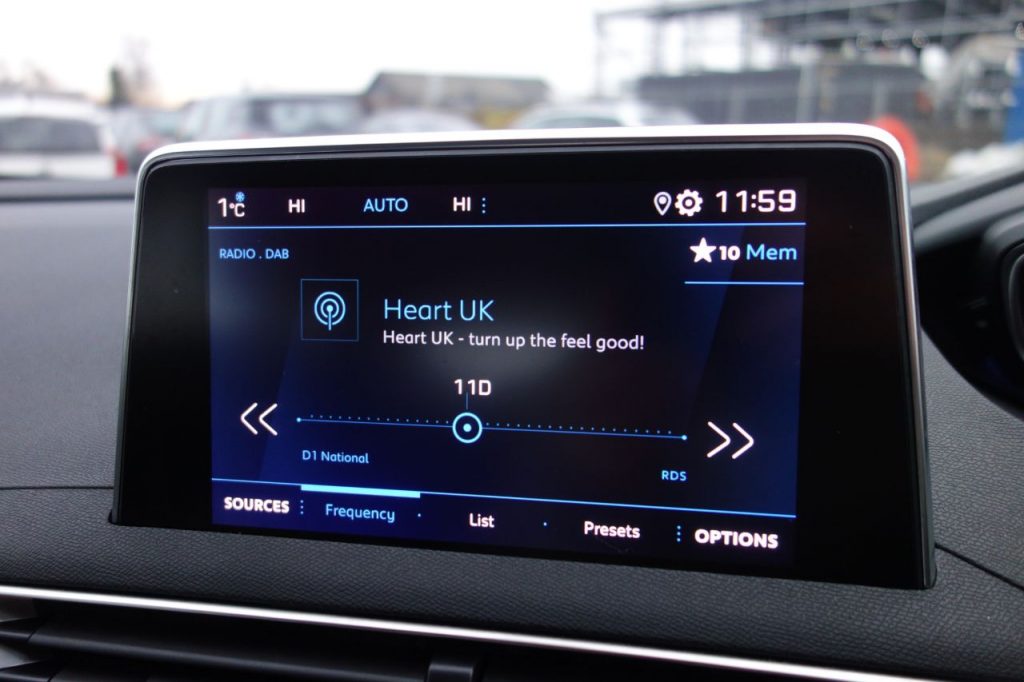 Used_2019_GREY_PEUGEOT_3008_1