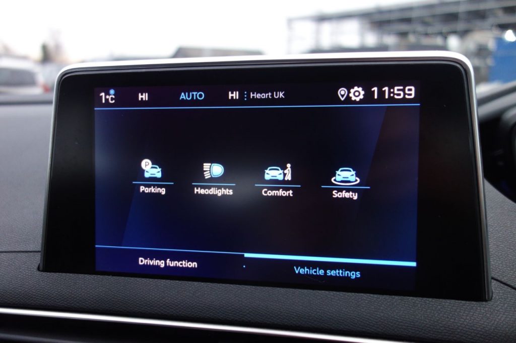 Used_2019_GREY_PEUGEOT_3008_1