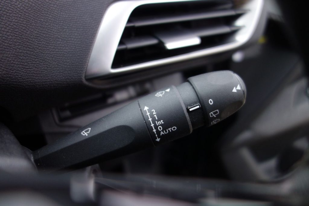 Used_2019_GREY_PEUGEOT_3008_1