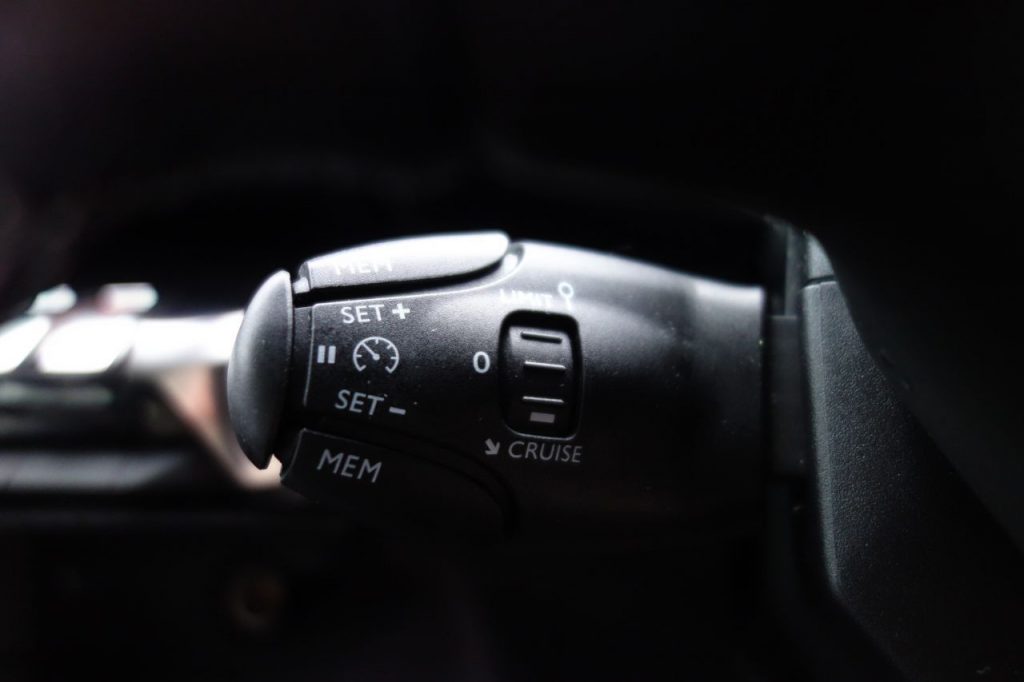 Used_2019_GREY_PEUGEOT_3008_1