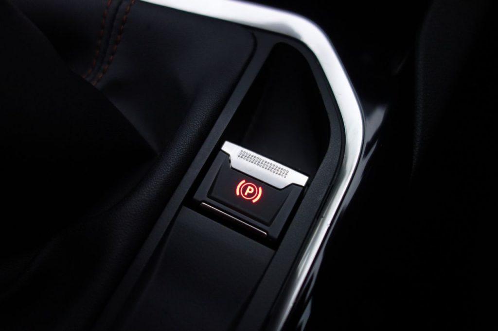Used_2019_GREY_PEUGEOT_3008_1