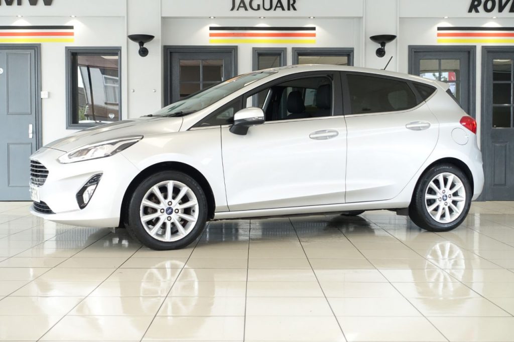 Used_2020_SILVER_FORD_FIESTA_1