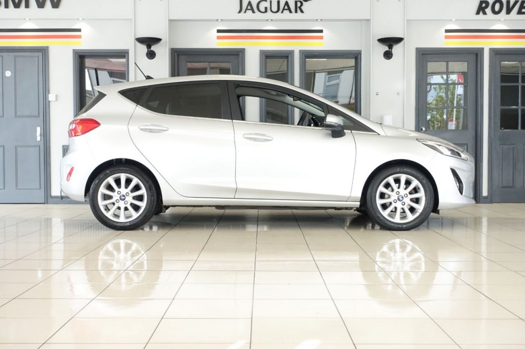 Used_2020_SILVER_FORD_FIESTA_1
