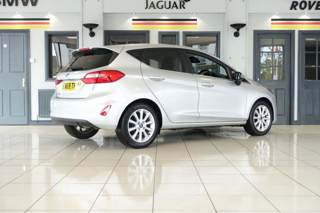 Used_2020_SILVER_FORD_FIESTA_1