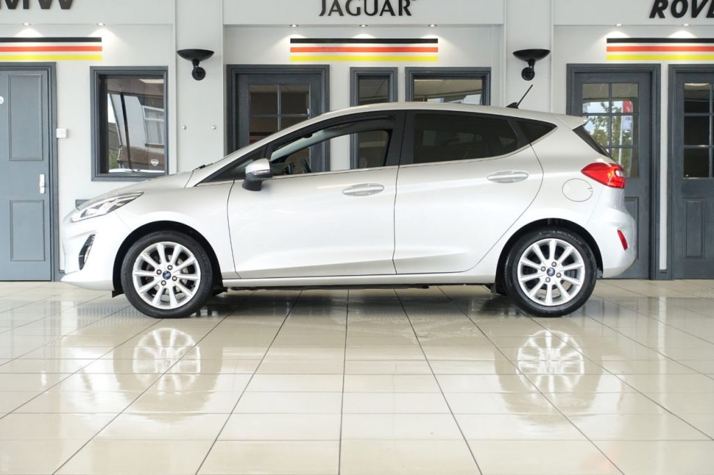Used_2020_SILVER_FORD_FIESTA_1