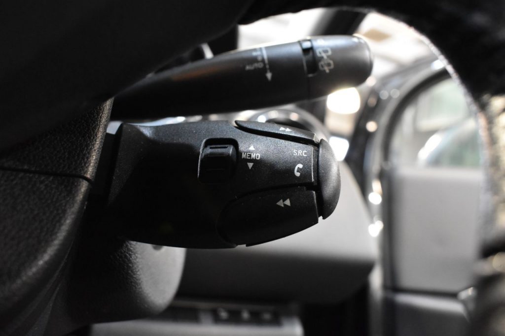 Used_2014_GREY_PEUGEOT_3008_2