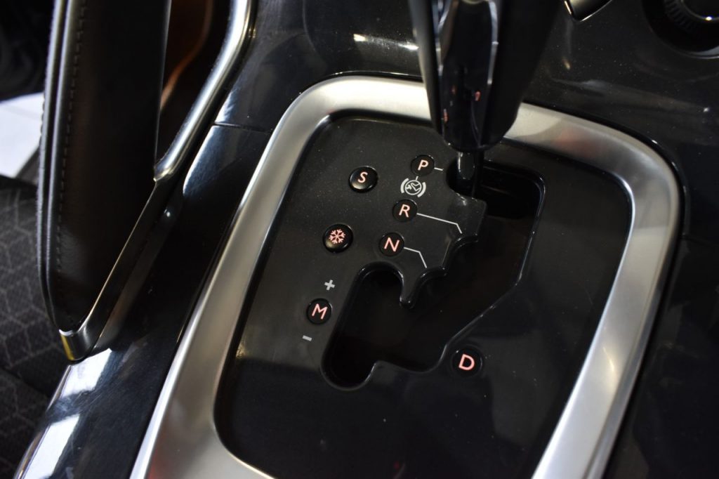 Used_2014_GREY_PEUGEOT_3008_2