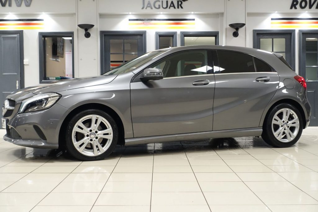 Used_2016_GREY_MERCEDES-BENZ_A-CLASS_2
