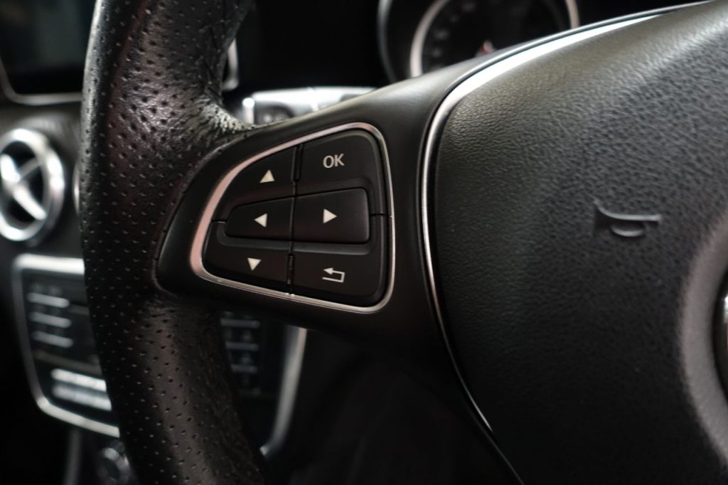 Used_2016_GREY_MERCEDES-BENZ_A-CLASS_2