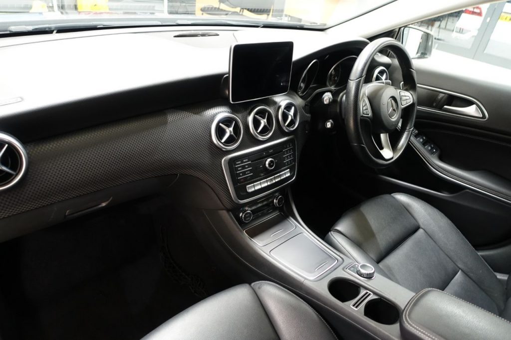 Used_2016_GREY_MERCEDES-BENZ_A-CLASS_2