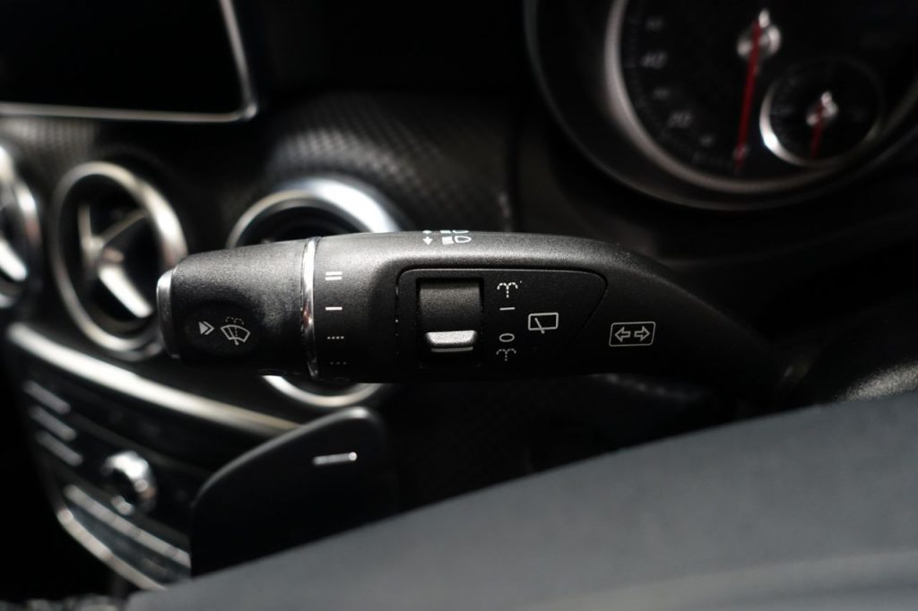 Used_2016_GREY_MERCEDES-BENZ_A-CLASS_2