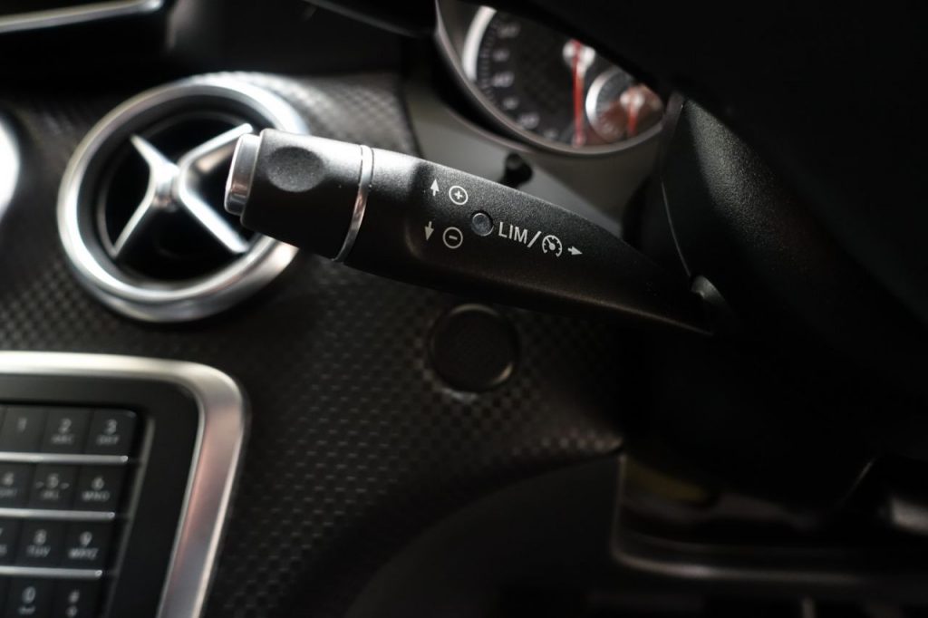 Used_2016_GREY_MERCEDES-BENZ_A-CLASS_2