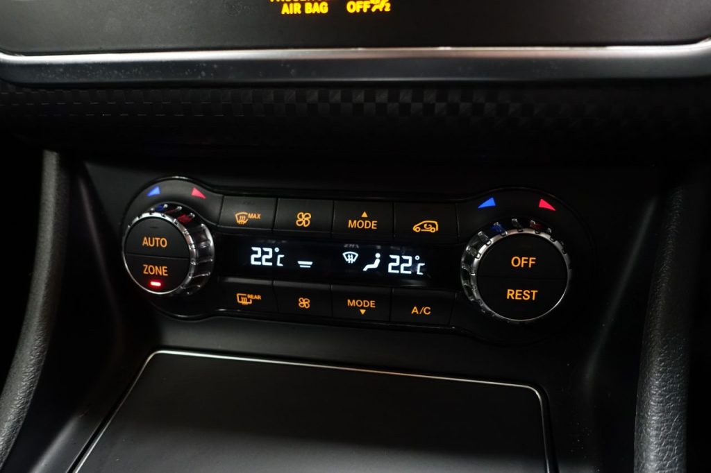 Used_2016_GREY_MERCEDES-BENZ_A-CLASS_2