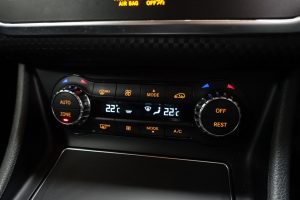 Used_2016_GREY_MERCEDES-BENZ_A-CLASS_2