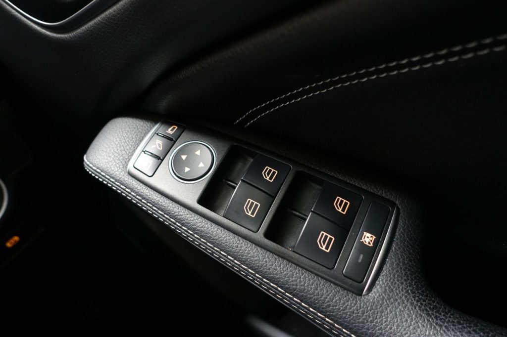 Used_2016_GREY_MERCEDES-BENZ_A-CLASS_2