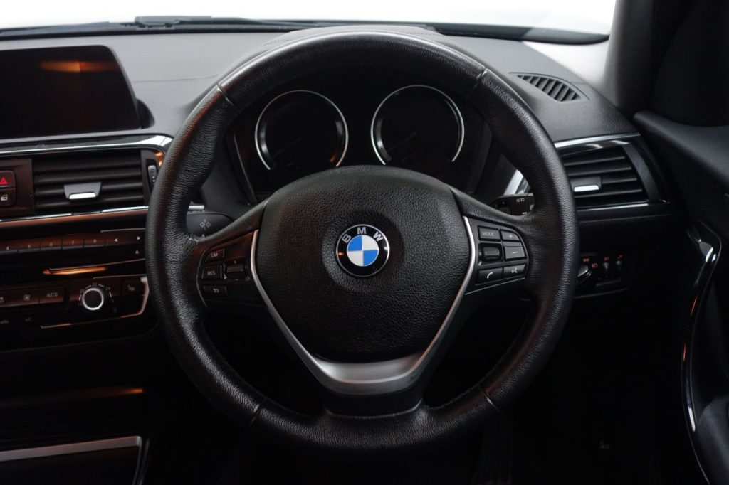 Used_2017_BLACK_BMW_1-SERIES_1