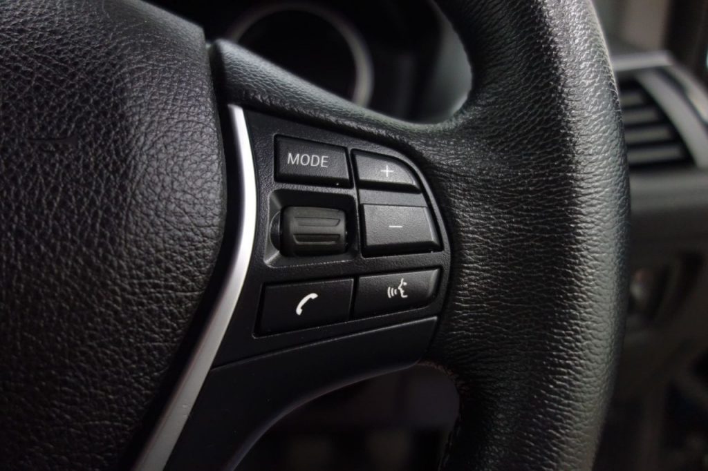 Used_2017_BLACK_BMW_1-SERIES_1