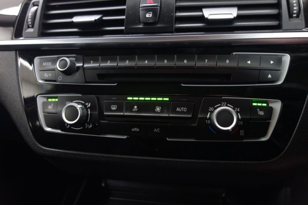 Used_2017_BLACK_BMW_1-SERIES_1