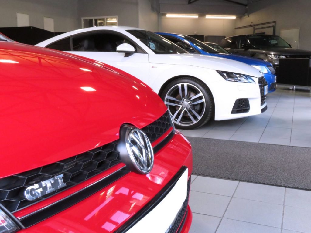 Used_2017_BLACK_BMW_1-SERIES_1