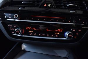 Used_2018_BLACK_BMW_5-SERIES_2