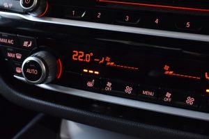 Used_2018_BLACK_BMW_5-SERIES_2