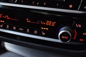 Used_2018_BLACK_BMW_5-SERIES_2