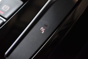 Used_2018_BLACK_BMW_5-SERIES_2
