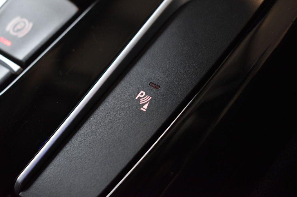 Used_2018_BLACK_BMW_5-SERIES_2