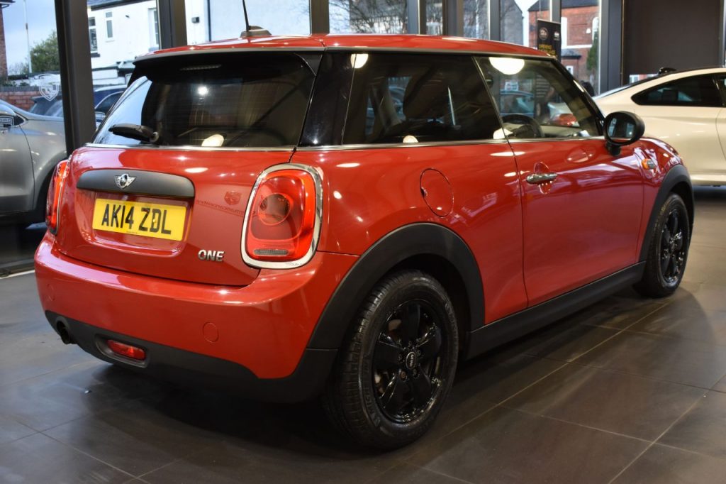 Used_2014_RED_MINI_HATCH-ONE_1