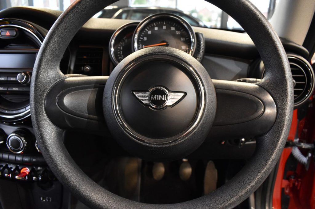 Used_2014_RED_MINI_HATCH-ONE_1