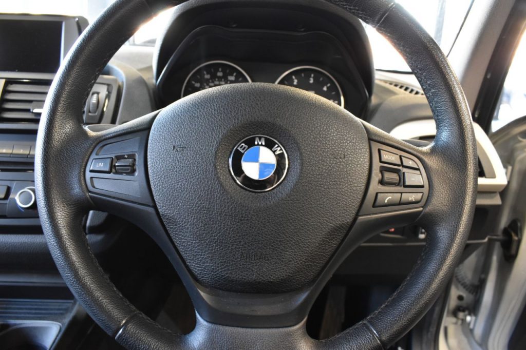 Used_2014_SILVER_BMW_1-SERIES_2