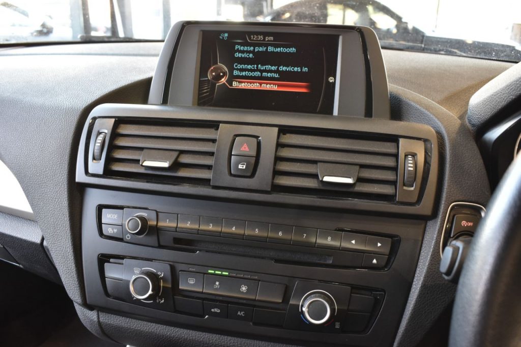 Used_2014_SILVER_BMW_1-SERIES_2